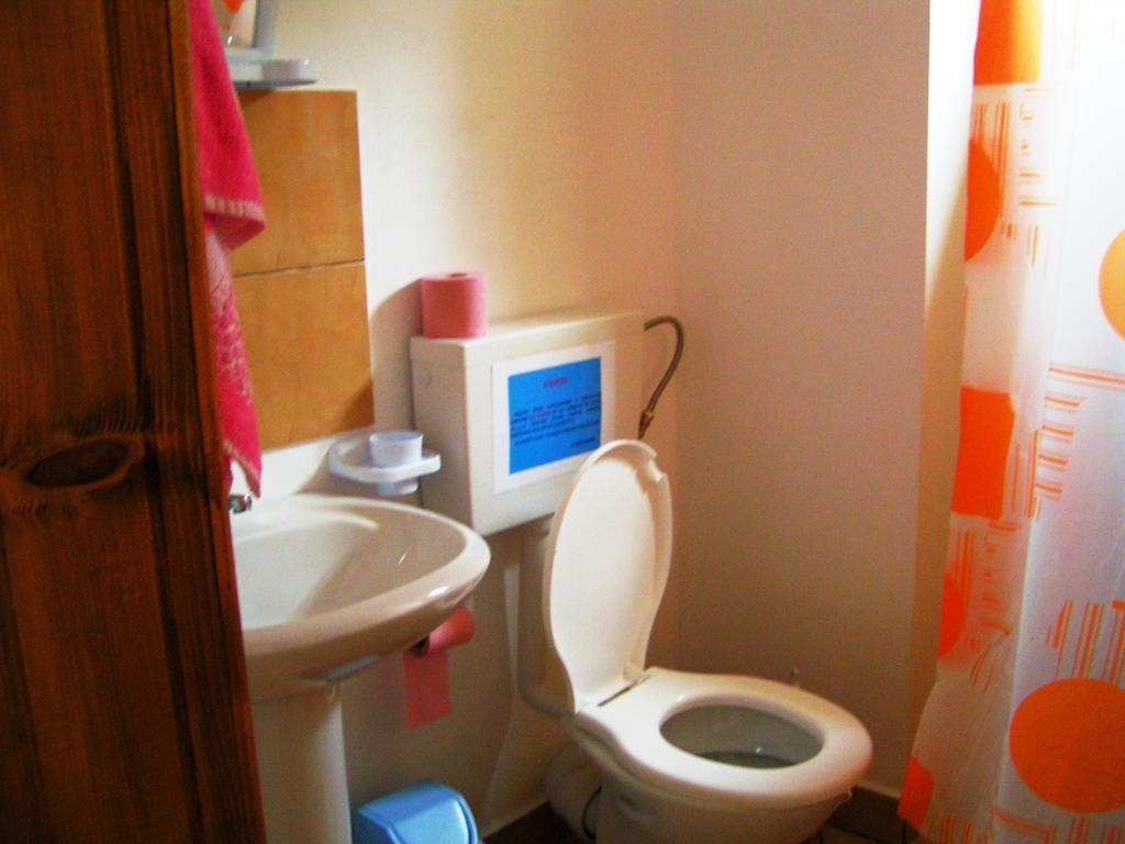 Casa Mora Otel Sucevita Oda fotoğraf